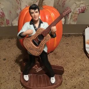 Elvis porcelain  figurine 1987 Avon